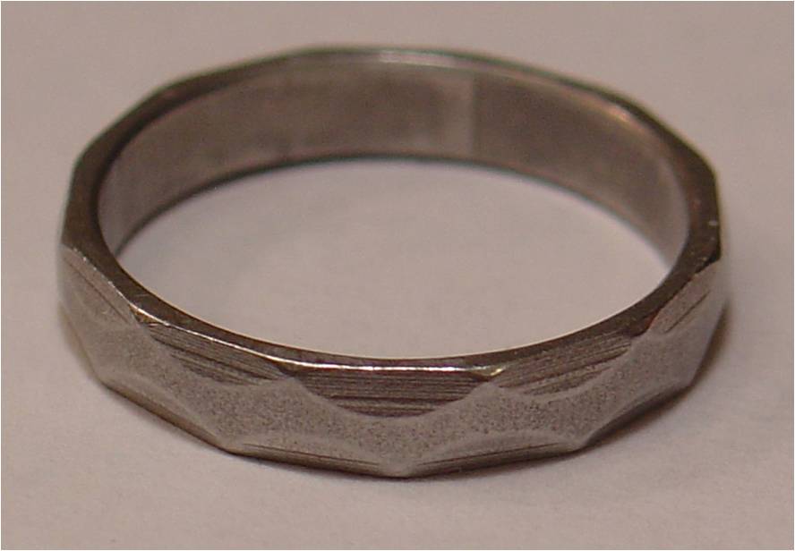 The Iron Ring presented during “The Ritual of the Calling of an Engineer” ceremony . (Image: PCStuff CC by 2.5)