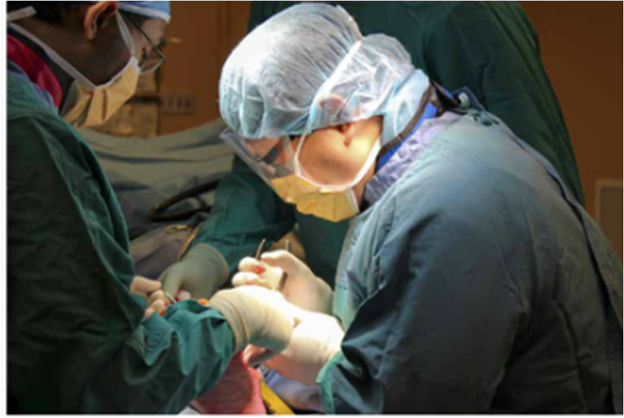 Dr. Johnny Lau (centre), performing ankle replacement surgery. Credit: University Health Network (UHN) – used with permission.