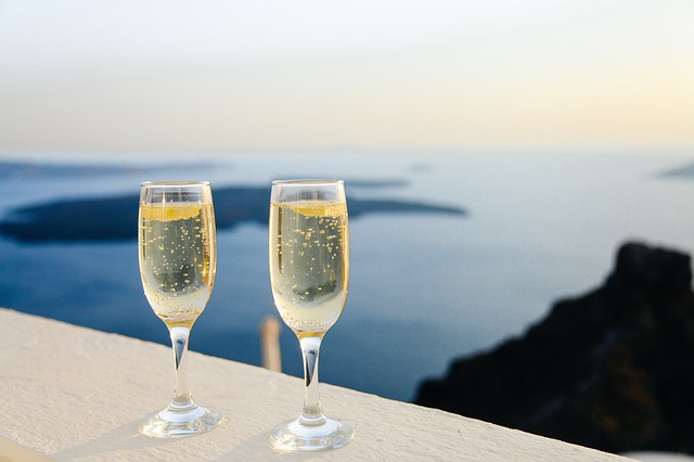 We love our sparkling wines here in Canada. Image Pixabay CC0