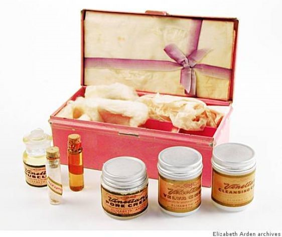 A set of Venetian products in original presentation box from 1915 