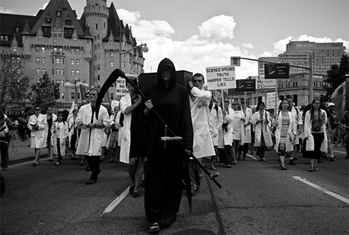 Scientists-march-on-Parliament-Hill